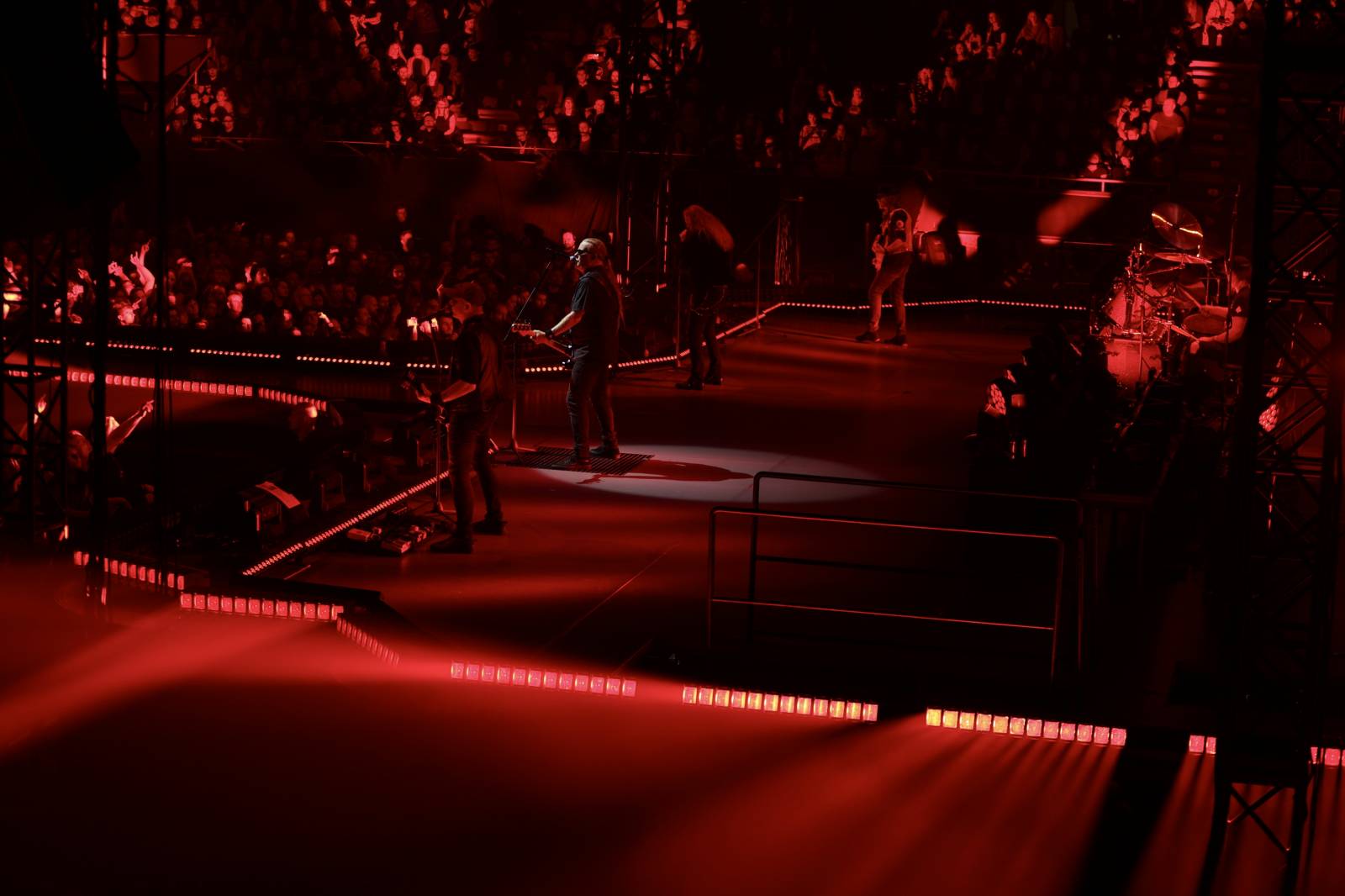 Kabát zavítal do Českých Budějovic, fanoušky bavil pyrotechnickými efekty