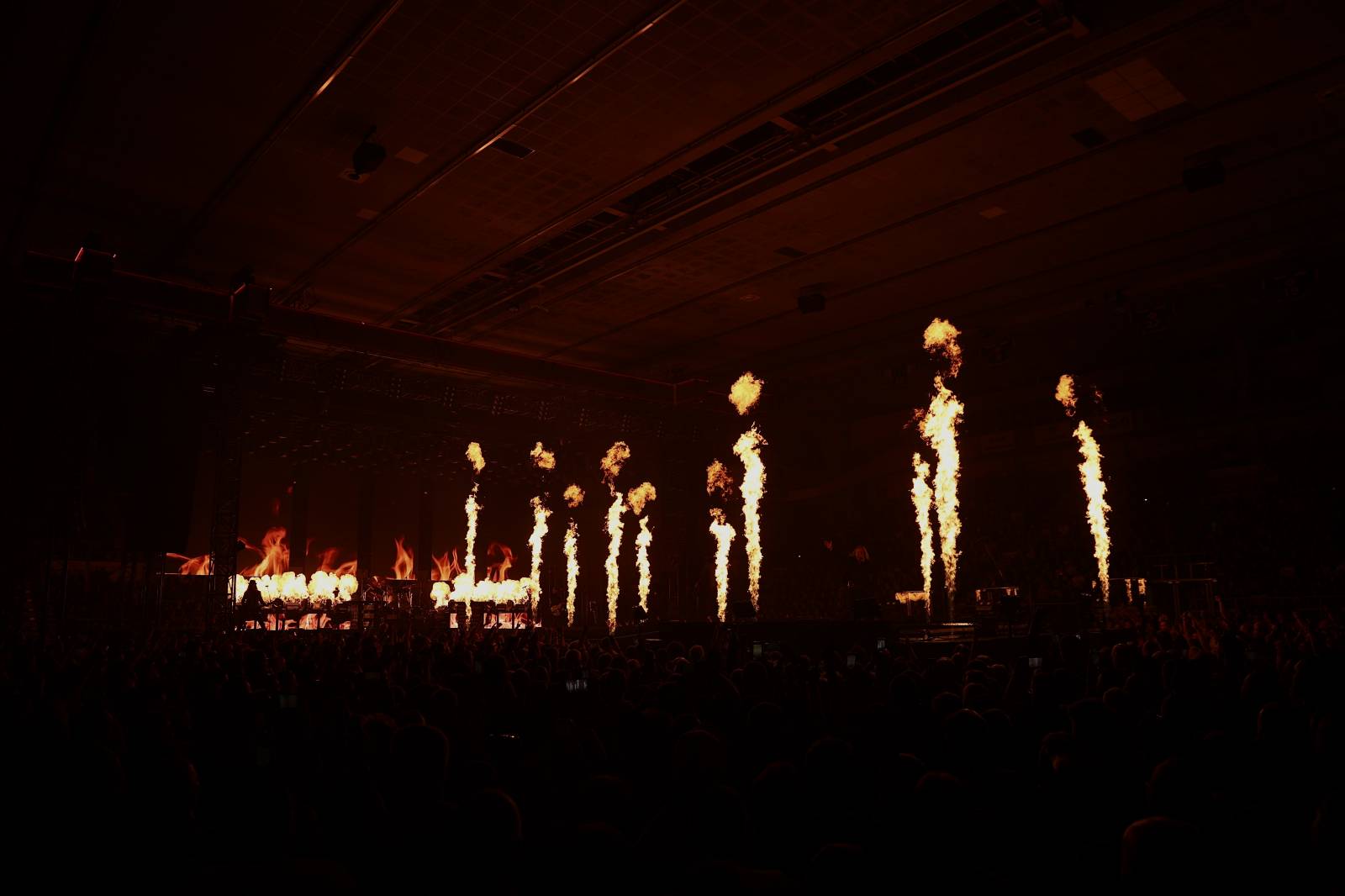 Kabát zavítal do Českých Budějovic, fanoušky bavil pyrotechnickými efekty