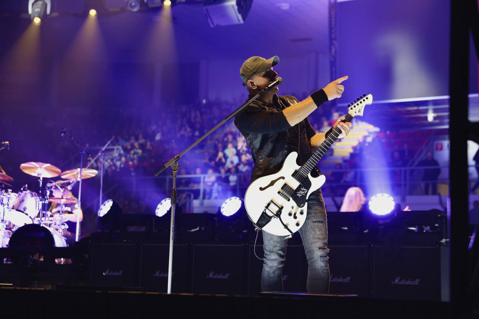 Kabát zavítal do Českých Budějovic, fanoušky bavil pyrotechnickými efekty