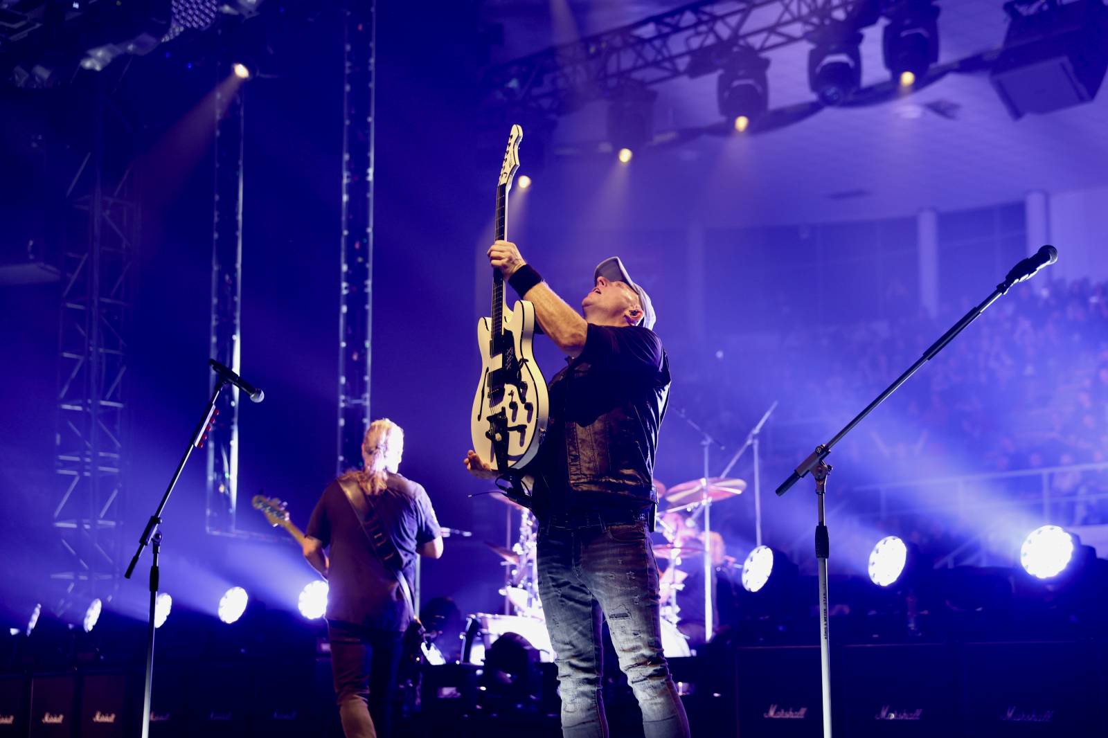 Kabát zavítal do Českých Budějovic, fanoušky bavil pyrotechnickými efekty