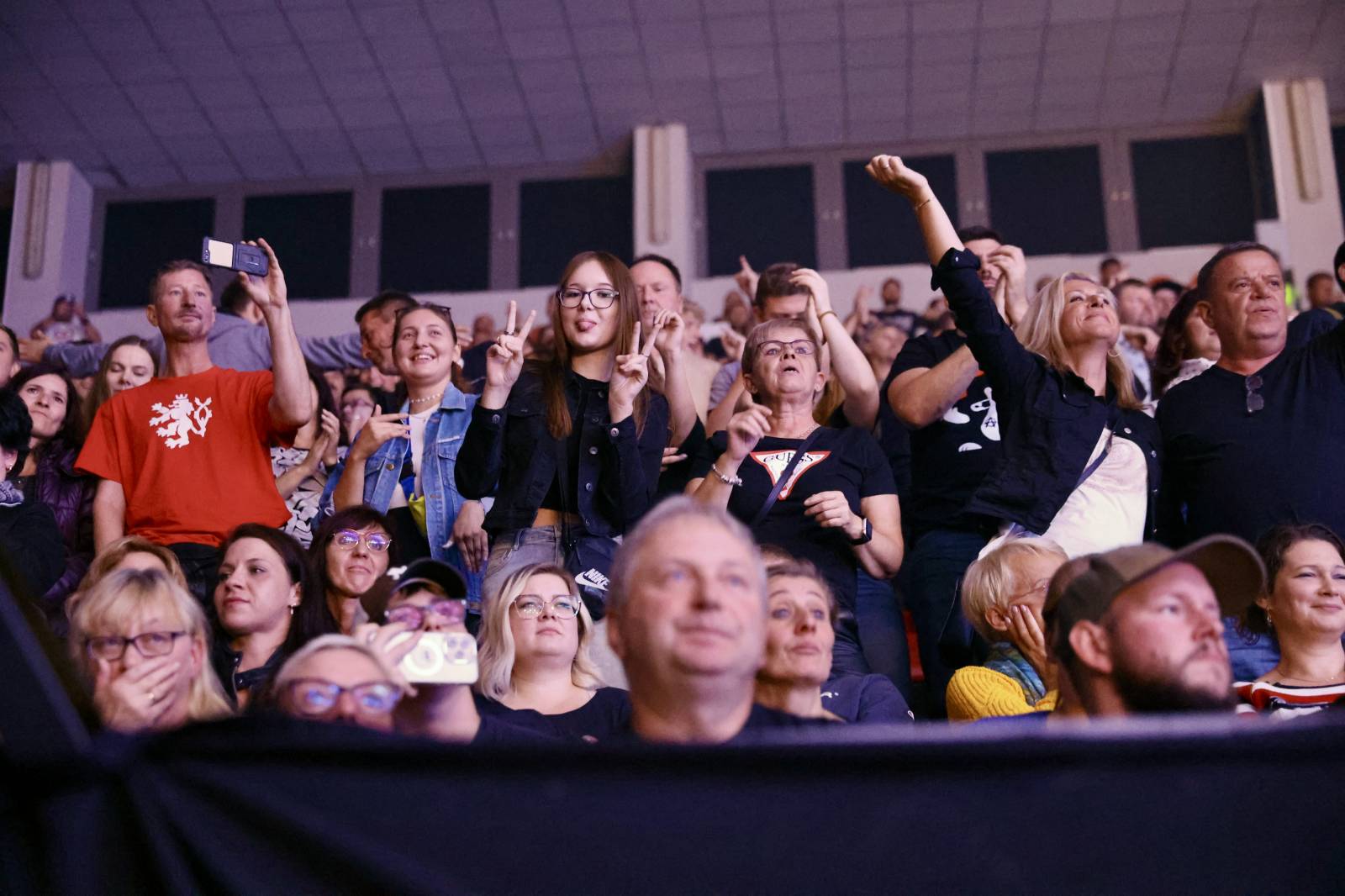 Kabát zavítal do Českých Budějovic, fanoušky bavil pyrotechnickými efekty