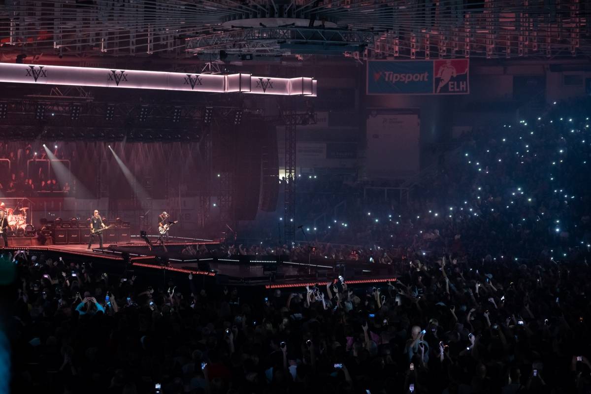 Po čertech velký turné neminulo ani Brno. Kabát s fanoušky oslavil 35 let na scéně