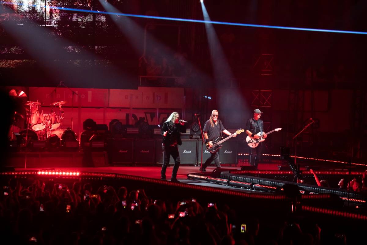 Po čertech velký turné neminulo ani Brno. Kabát s fanoušky oslavil 35 let na scéně