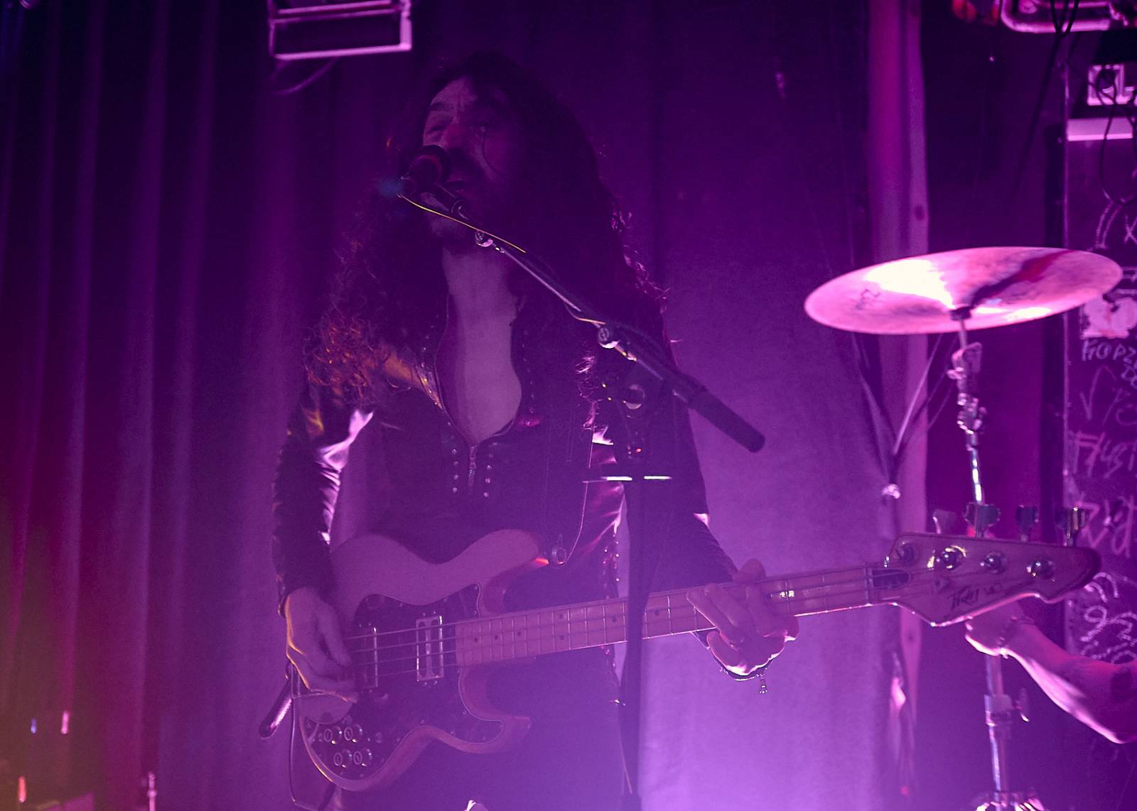 Des Rocs ukázal Praze, jak se hraje rokenrol. Předskakovali mu Pistols at Dawn a Moon Fever