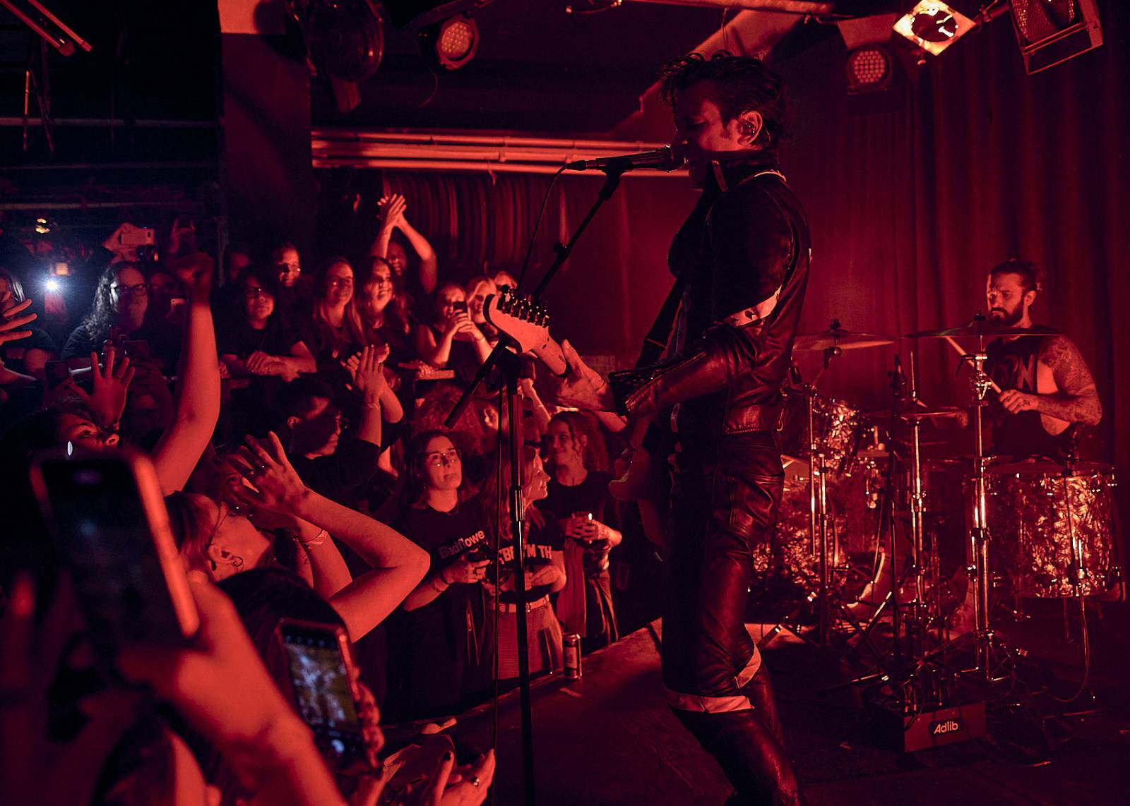 Des Rocs ukázal Praze, jak se hraje rokenrol. Předskakovali mu Pistols at Dawn a Moon Fever