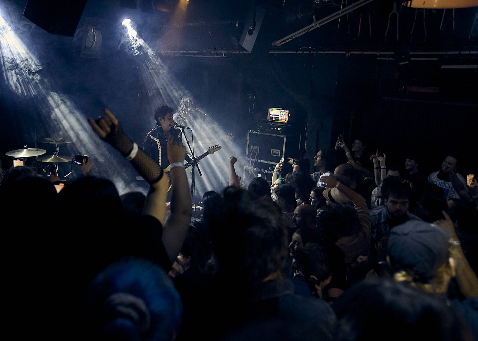 Des Rocs ukázal Praze, jak se hraje rokenrol. Předskakovali mu Pistols at Dawn a Moon Fever