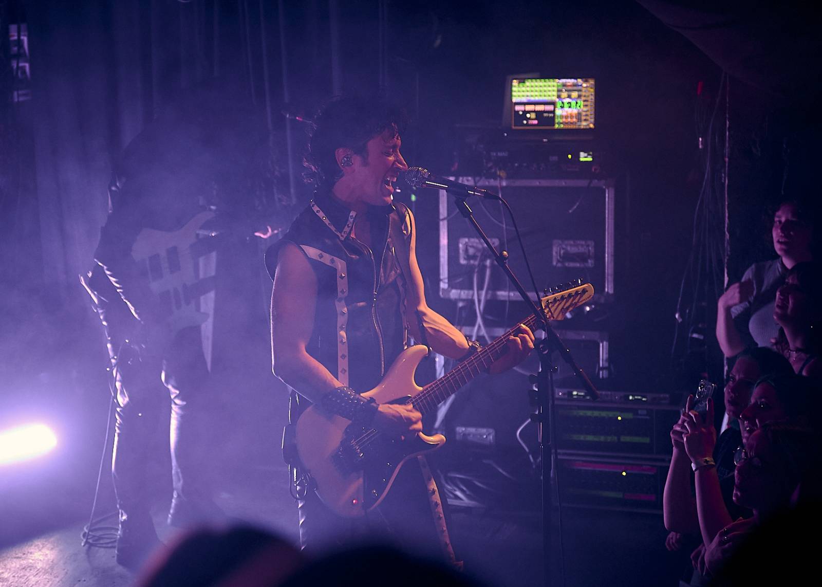 Des Rocs ukázal Praze, jak se hraje rokenrol. Předskakovali mu Pistols at Dawn a Moon Fever