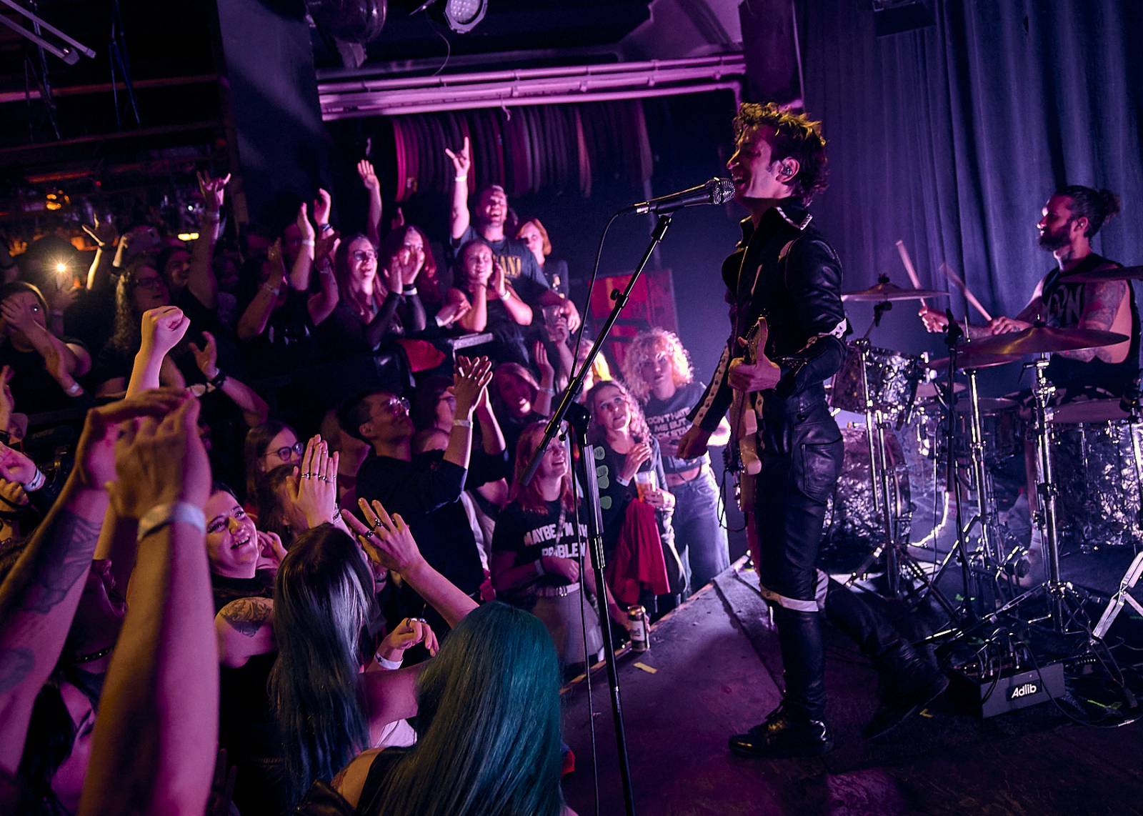 Des Rocs ukázal Praze, jak se hraje rokenrol. Předskakovali mu Pistols at Dawn a Moon Fever