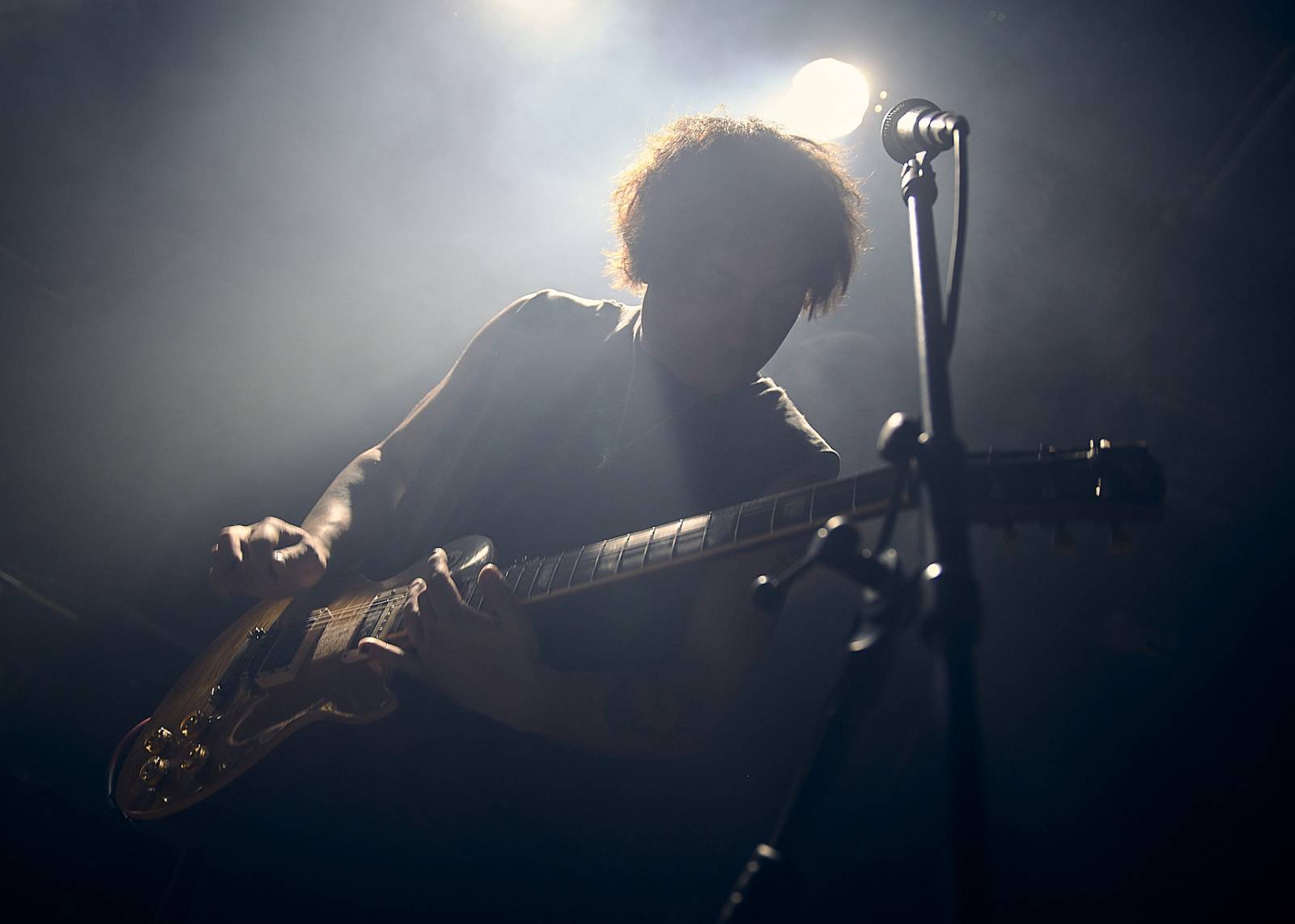 Des Rocs ukázal Praze, jak se hraje rokenrol. Předskakovali mu Pistols at Dawn a Moon Fever