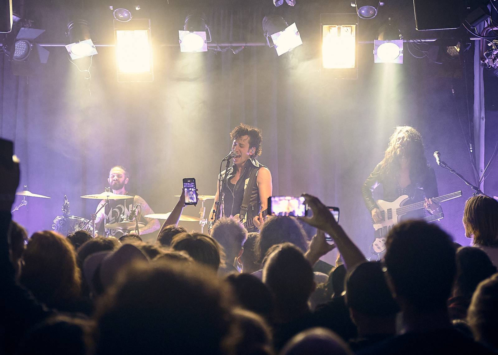 Des Rocs ukázal Praze, jak se hraje rokenrol. Předskakovali mu Pistols at Dawn a Moon Fever