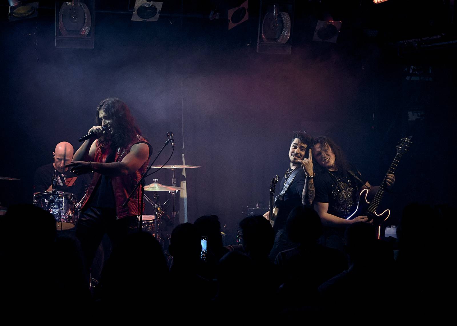 Des Rocs ukázal Praze, jak se hraje rokenrol. Předskakovali mu Pistols at Dawn a Moon Fever