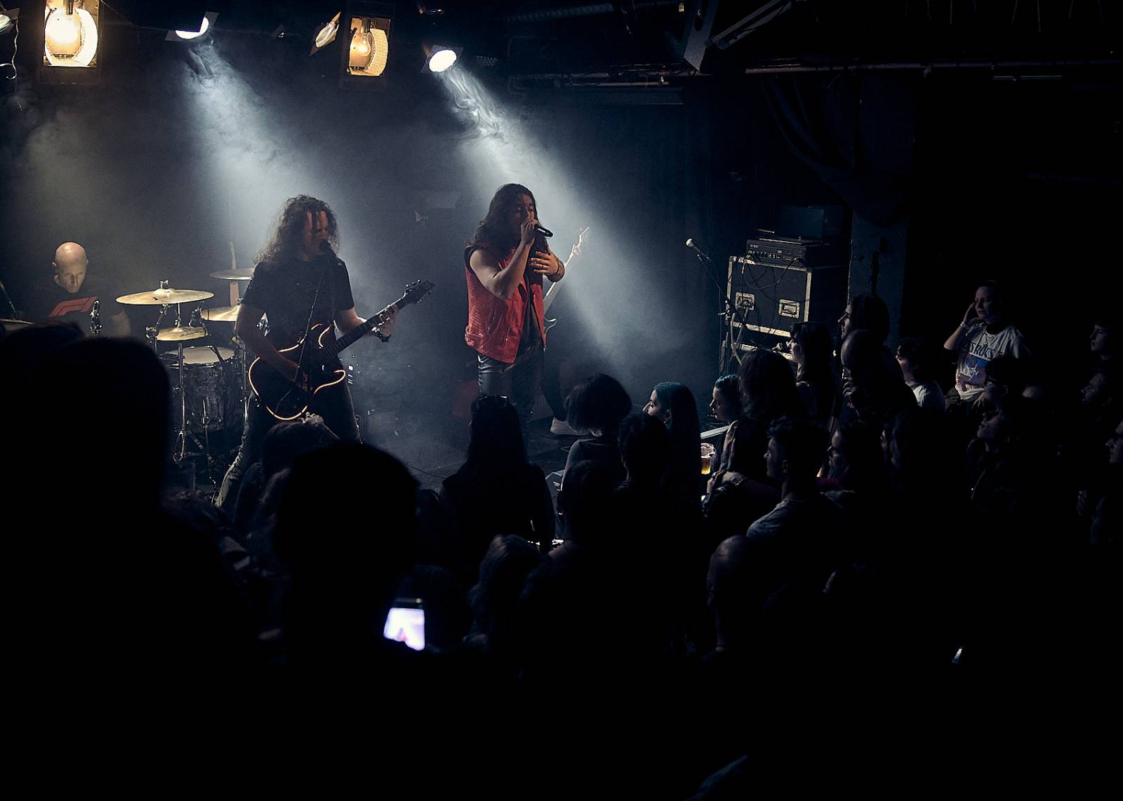 Des Rocs ukázal Praze, jak se hraje rokenrol. Předskakovali mu Pistols at Dawn a Moon Fever