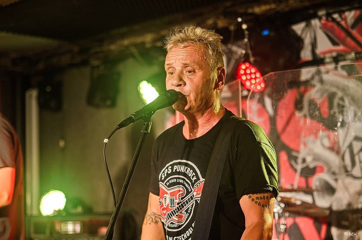 God Save the Punk! The Fialky a SPS dorazili na společném turné do Plzně