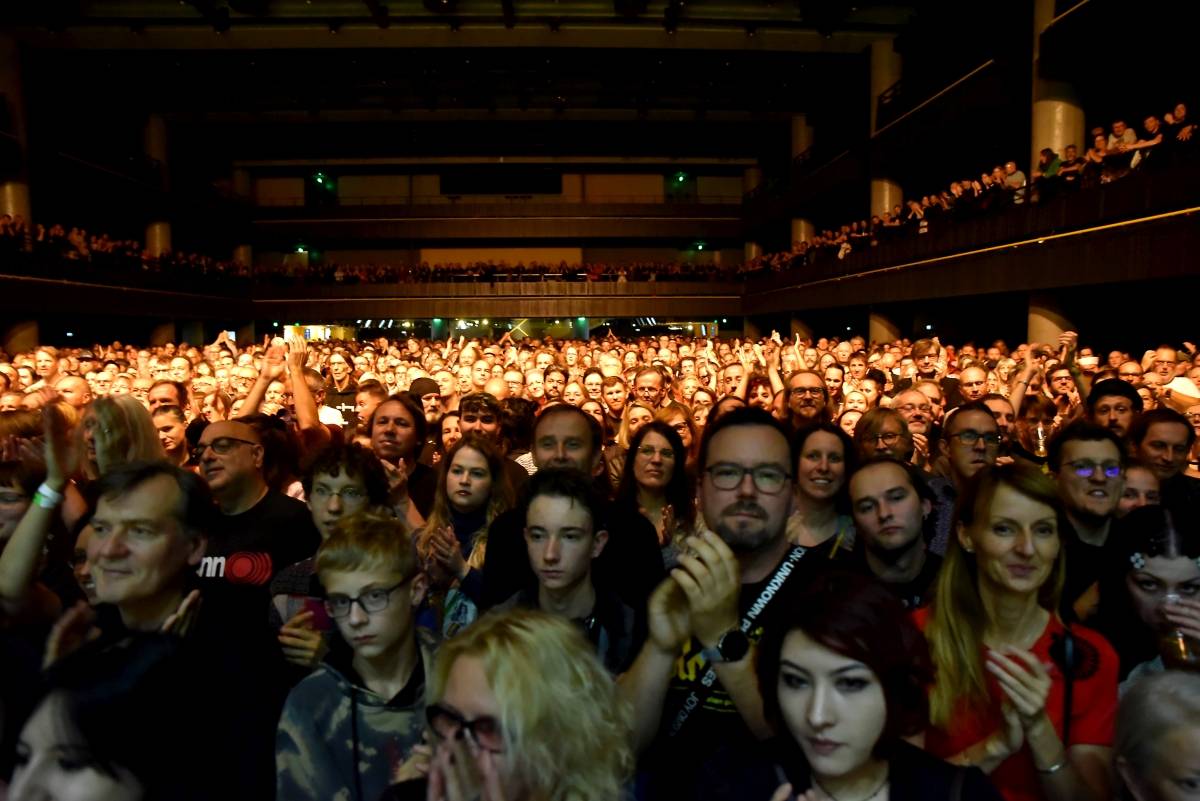 Němečtí experimentátoři Einstürzende Neubauten zahráli ve Foru Karlín v Praze