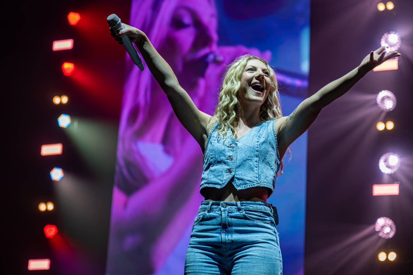 Rádio Impuls oslavilo 25 let, v O2 areně mu gratulovali Michal Hrůza, Lenka Filipová, Queenie i Divokej Bill