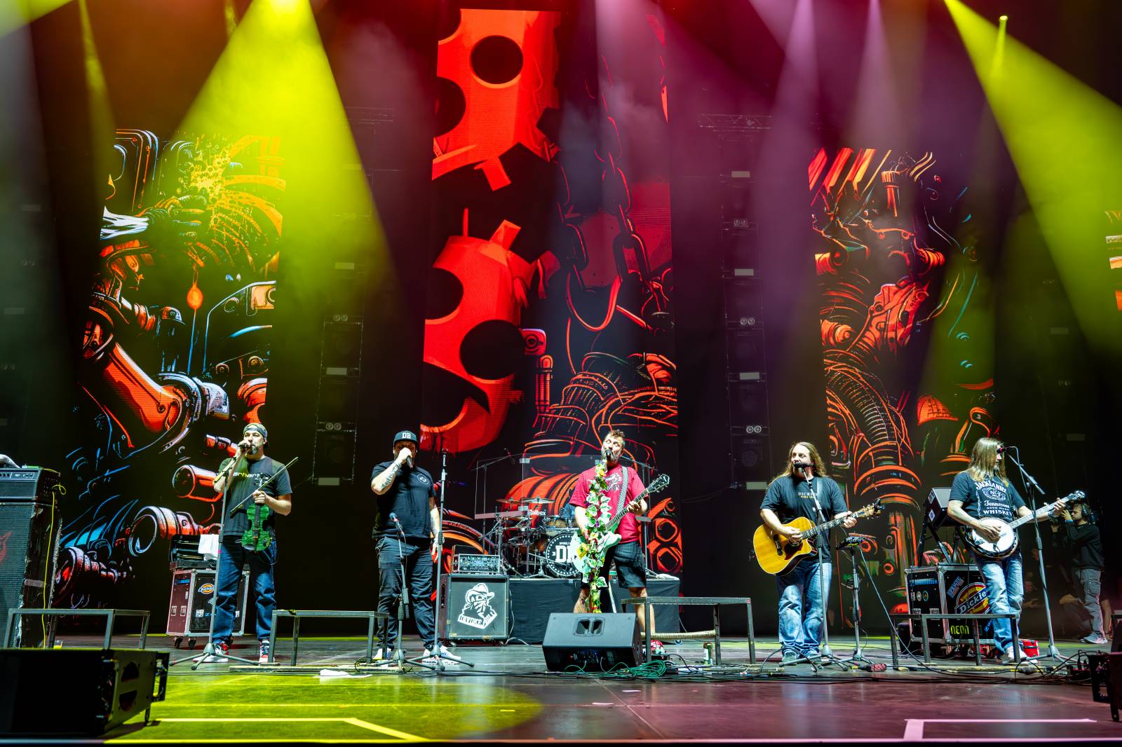 Rádio Impuls oslavilo 25 let, v O2 areně mu gratulovali Michal Hrůza, Lenka Filipová, Queenie i Divokej Bill