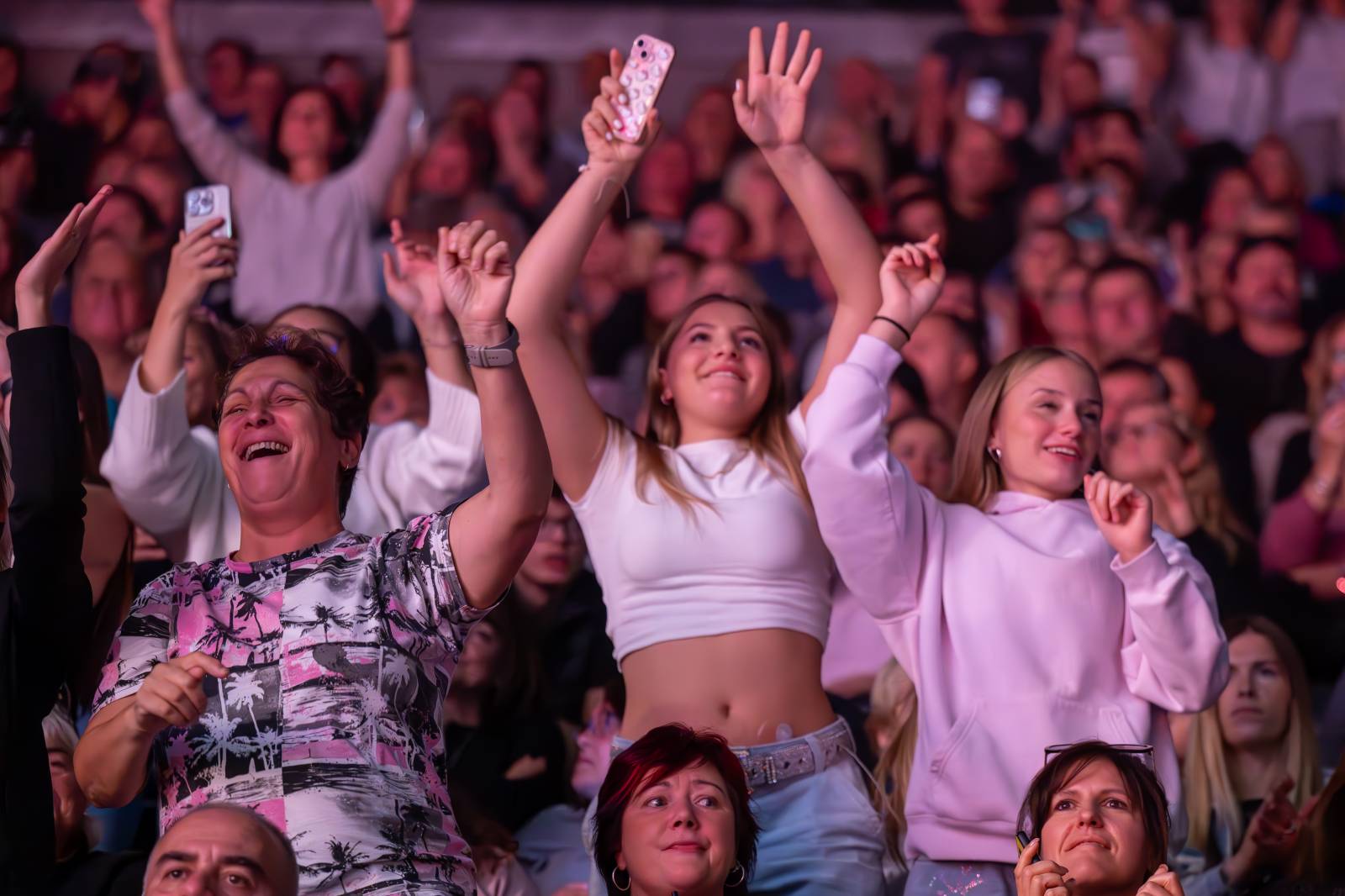 Rádio Impuls oslavilo 25 let, v O2 areně mu gratulovali Michal Hrůza, Lenka Filipová, Queenie i Divokej Bill