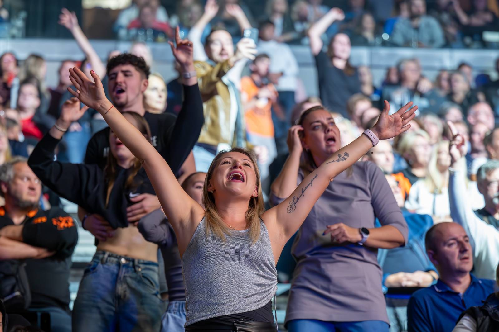 Rádio Impuls oslavilo 25 let, v O2 areně mu gratulovali Michal Hrůza, Lenka Filipová, Queenie i Divokej Bill