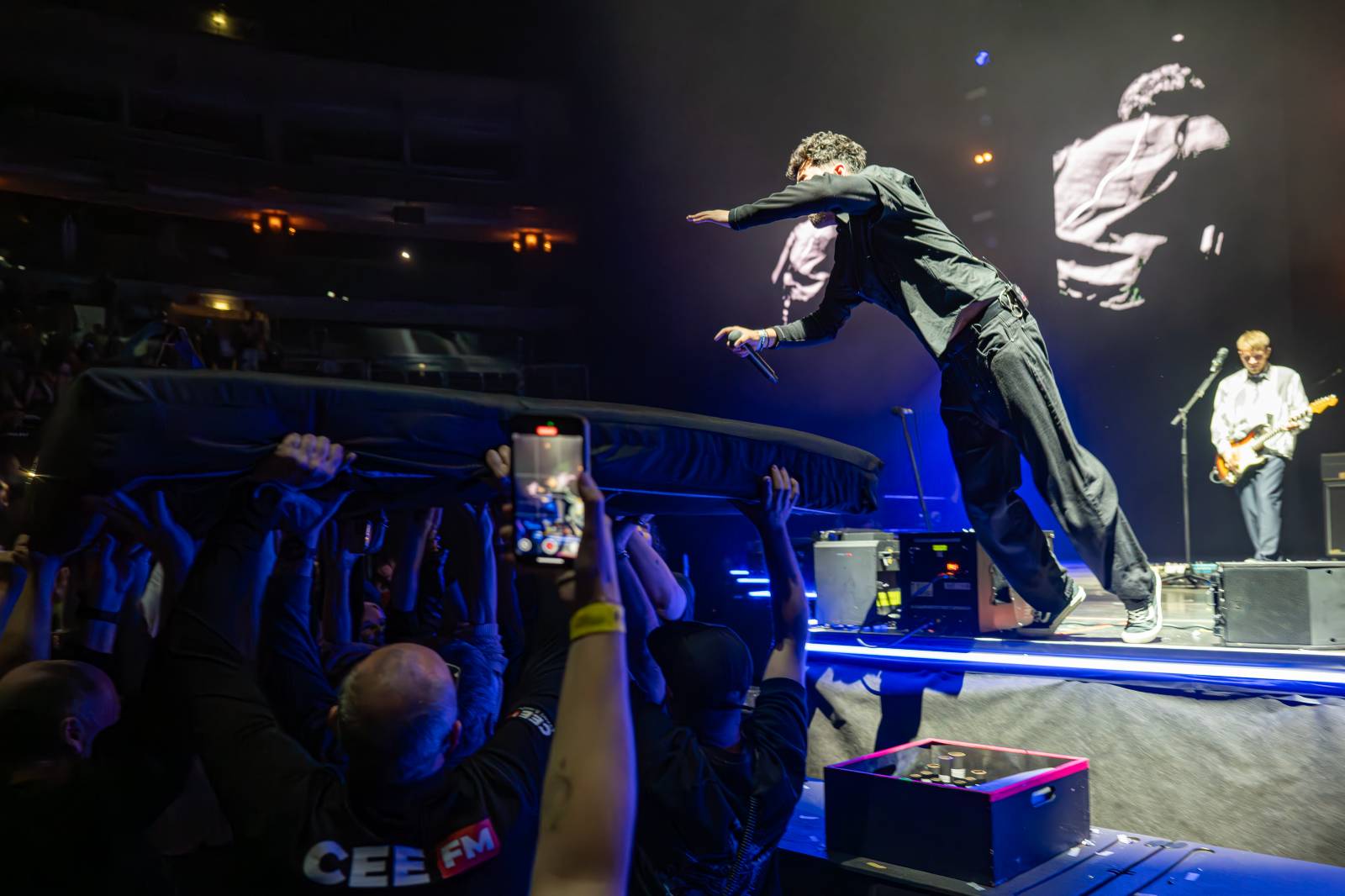 Rádio Impuls oslavilo 25 let, v O2 areně mu gratulovali Michal Hrůza, Lenka Filipová, Queenie i Divokej Bill