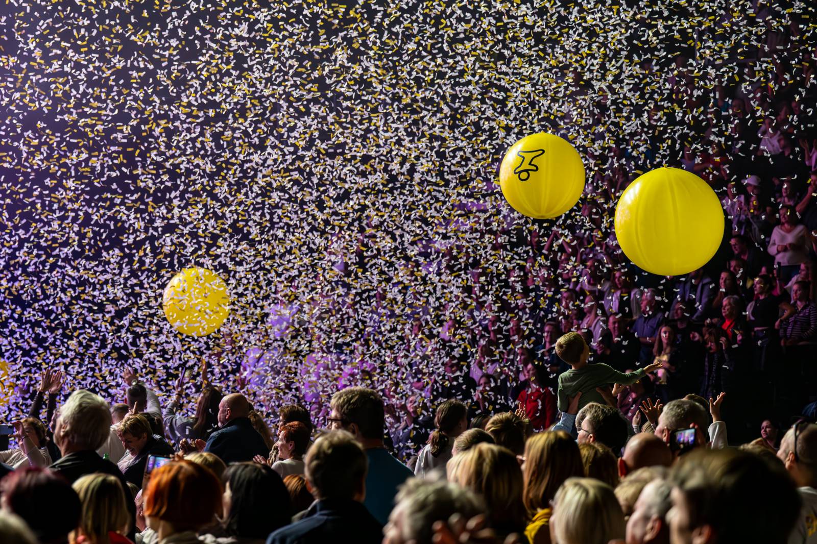 Rádio Impuls oslavilo 25 let, v O2 areně mu gratulovali Michal Hrůza, Lenka Filipová, Queenie i Divokej Bill