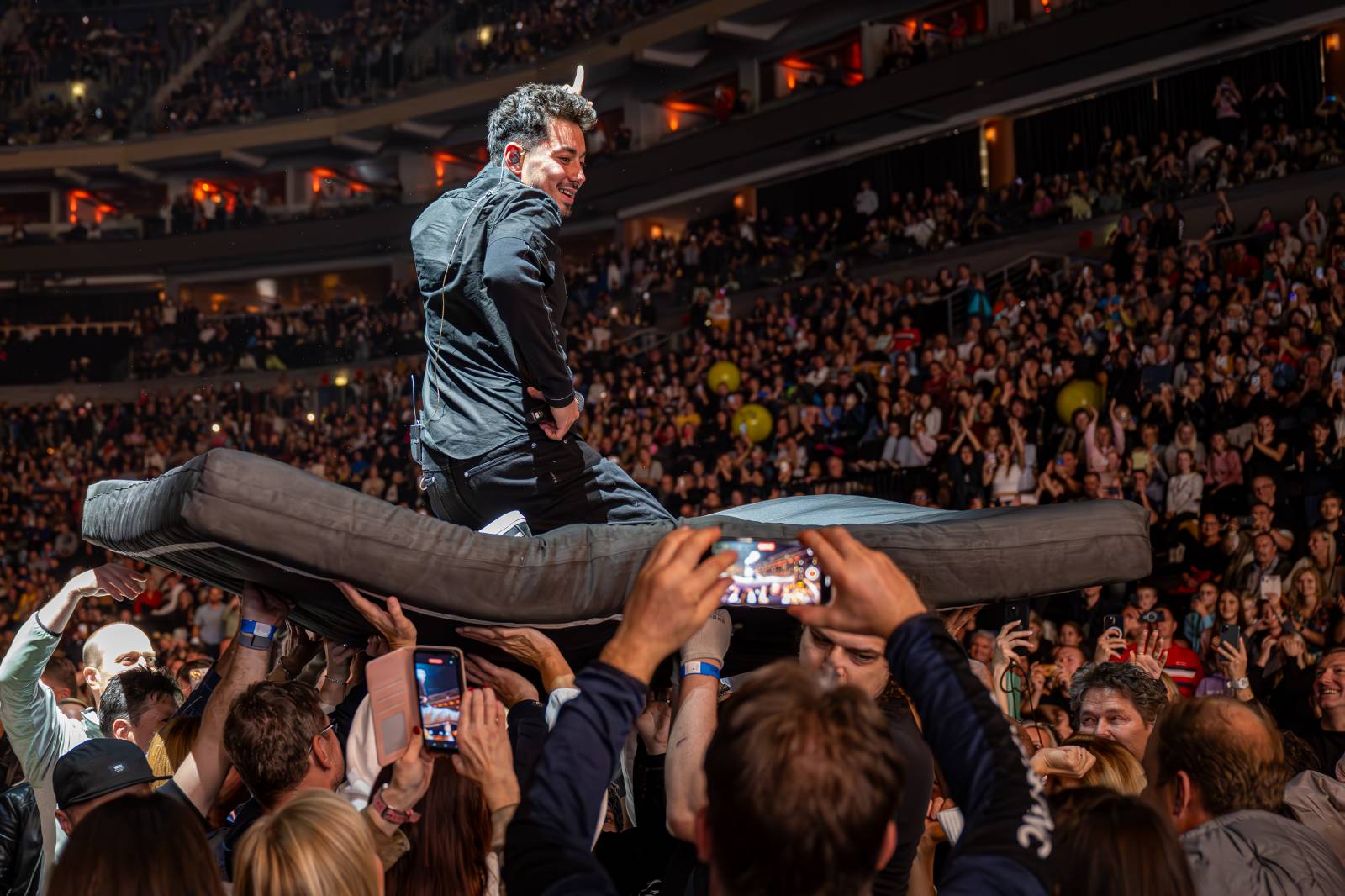 Rádio Impuls oslavilo 25 let, v O2 areně mu gratulovali Michal Hrůza, Lenka Filipová, Queenie i Divokej Bill