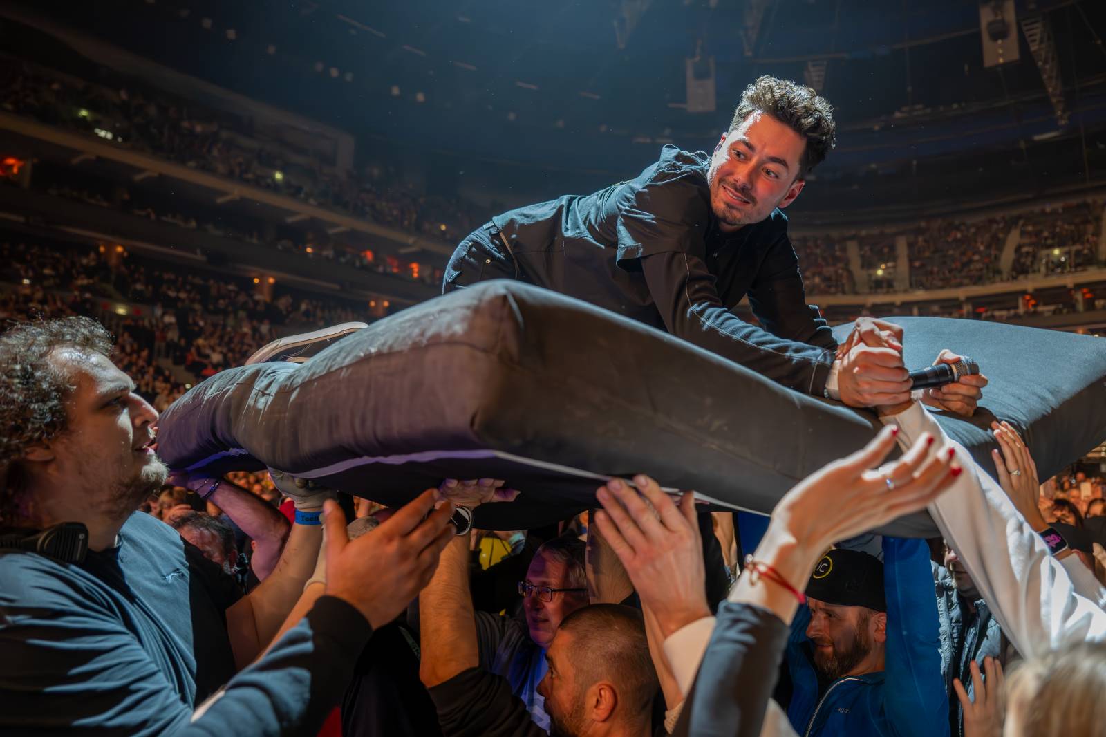 Rádio Impuls oslavilo 25 let, v O2 areně mu gratulovali Michal Hrůza, Lenka Filipová, Queenie i Divokej Bill