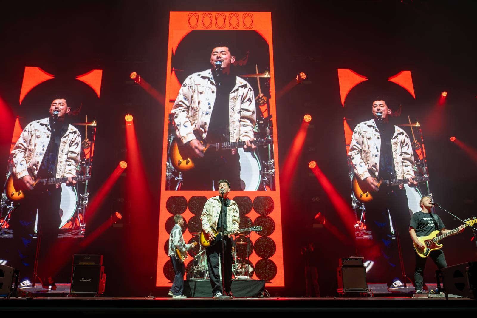 Rádio Impuls oslavilo 25 let, v O2 areně mu gratulovali Michal Hrůza, Lenka Filipová, Queenie i Divokej Bill