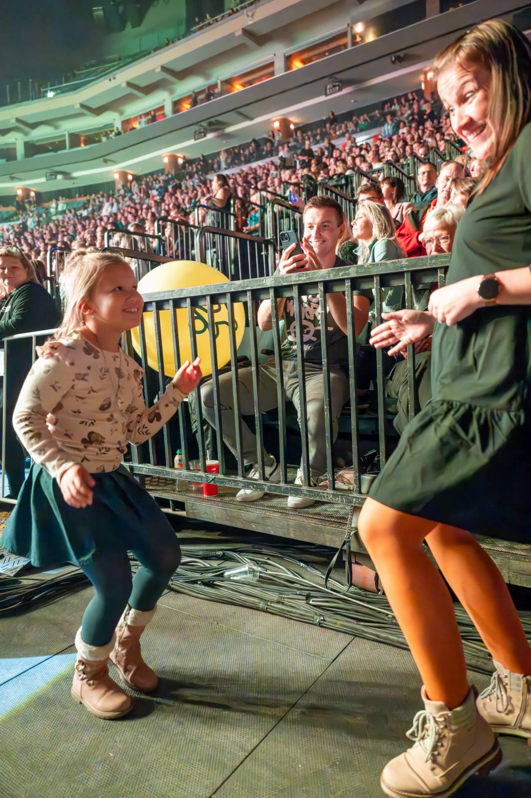 Rádio Impuls oslavilo 25 let, v O2 areně mu gratulovali Michal Hrůza, Lenka Filipová, Queenie i Divokej Bill