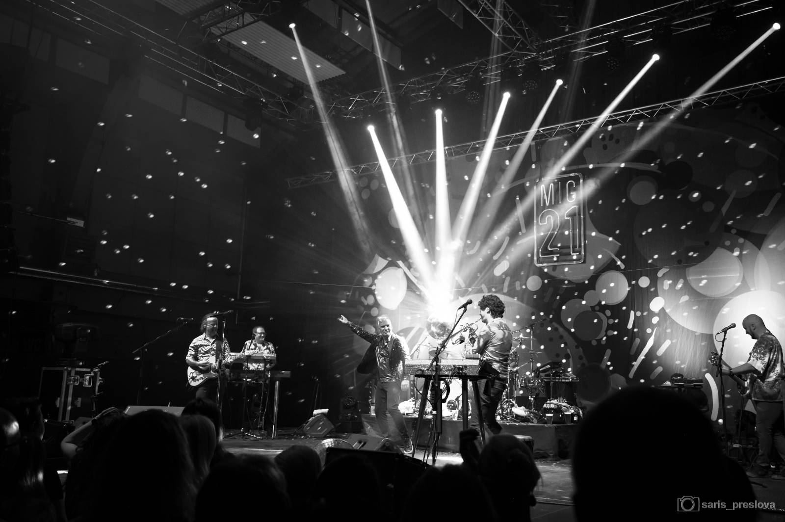 Mig 21 odjížděli z Plzně se záplavou kalhotek, Jiří Macháček políbil fanynku