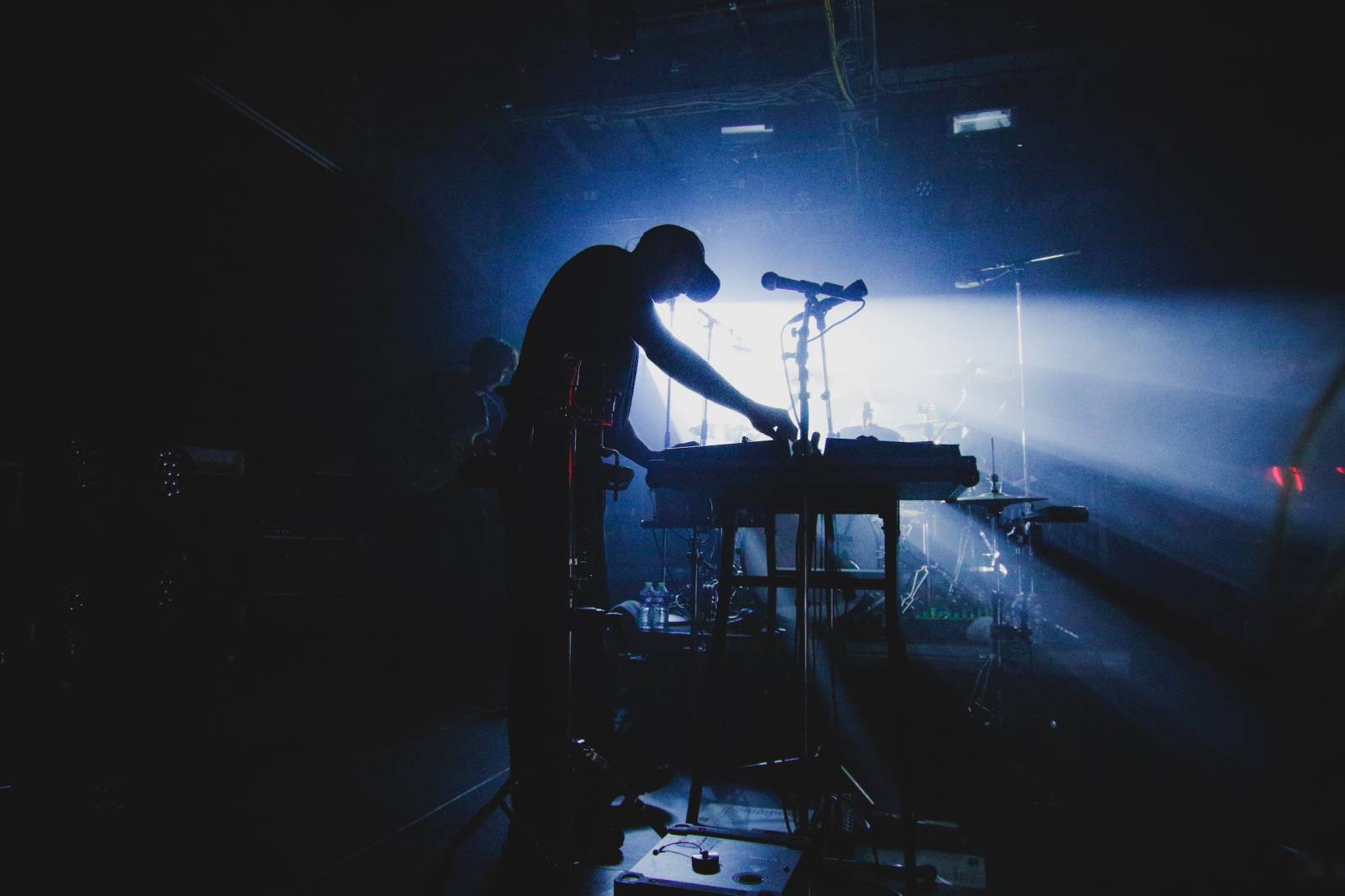 Leoniden rozpálili MeetFactory svými Sophisticated sad songs