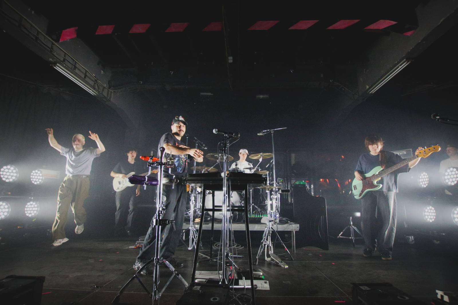 Leoniden rozpálili MeetFactory svými Sophisticated sad songs