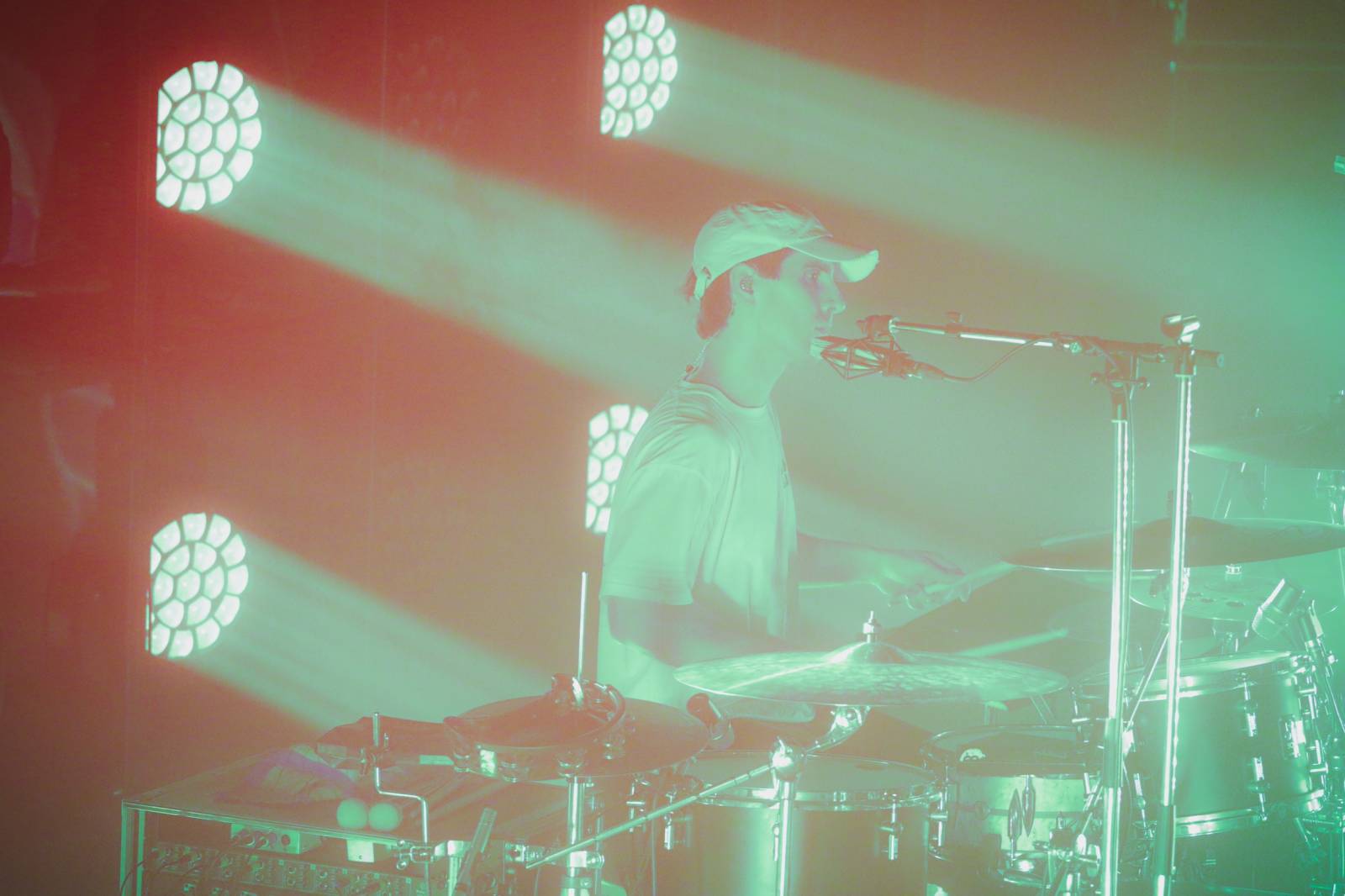 Leoniden rozpálili MeetFactory svými Sophisticated sad songs