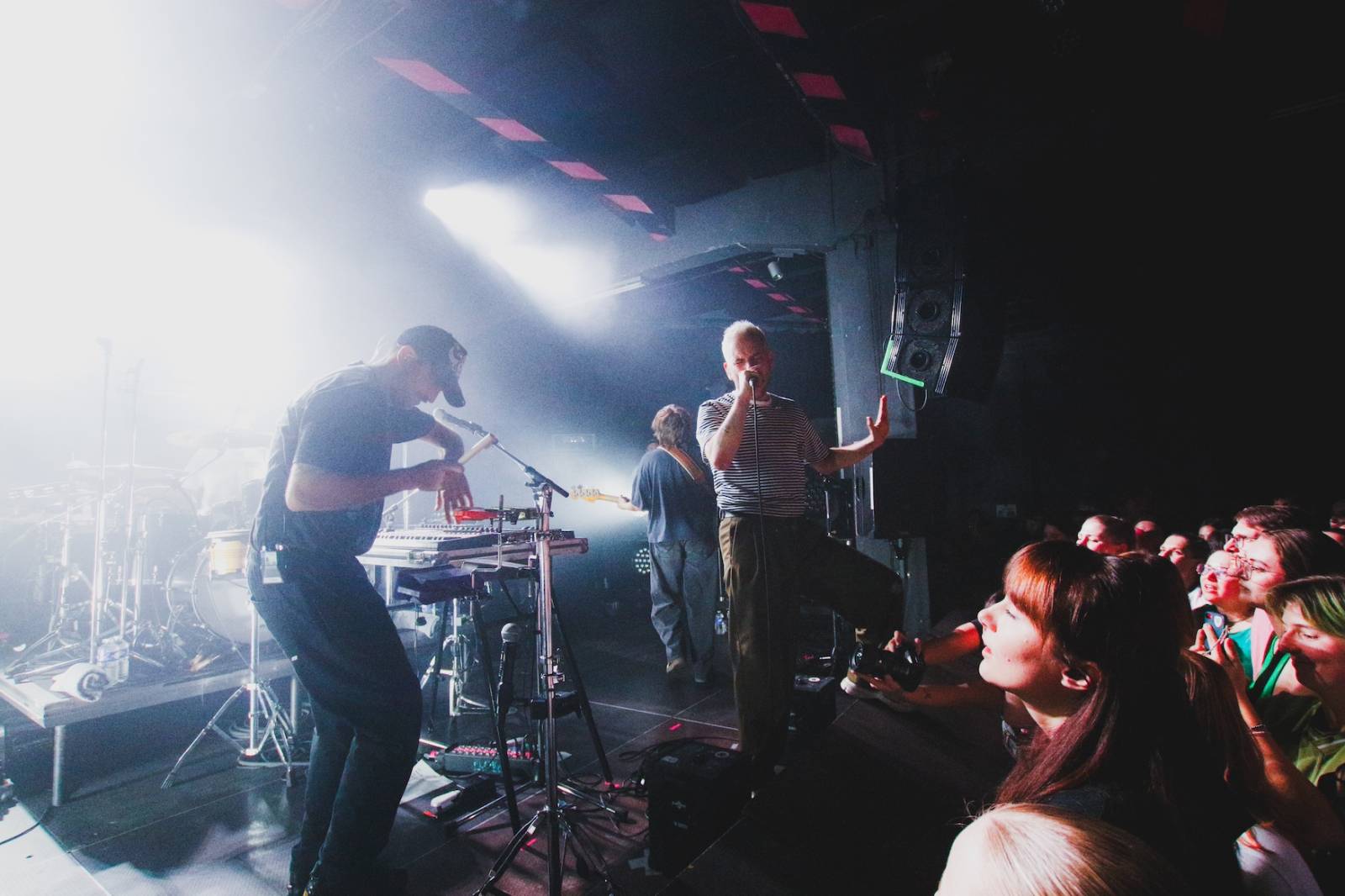 Leoniden rozpálili MeetFactory svými Sophisticated sad songs