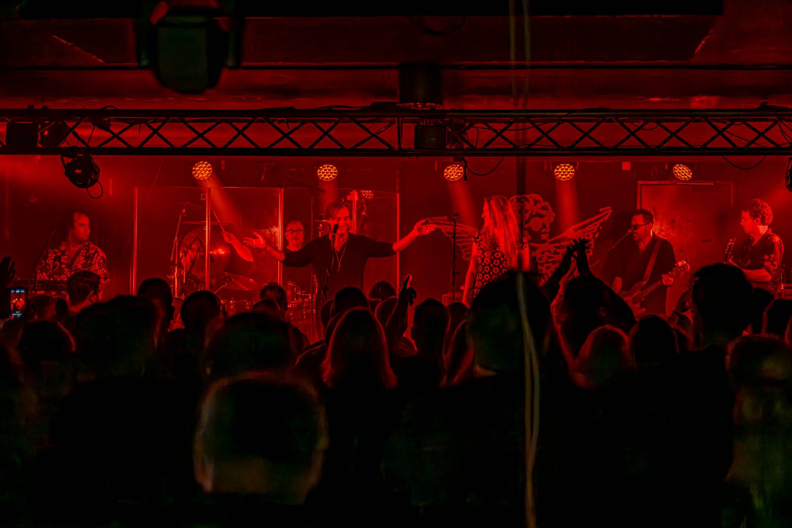 Rock Café zpívalo Mmm Mmm Mmm Mmm. S Crash Test Dummies publikum zavzpomínalo na devadesátky