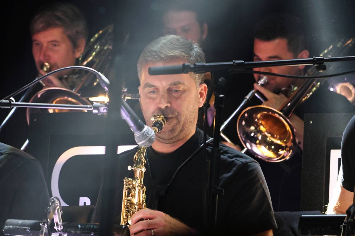 Electro Deluxe se spojili s B-Side Bandem a předvedli v Brně elektrizující show