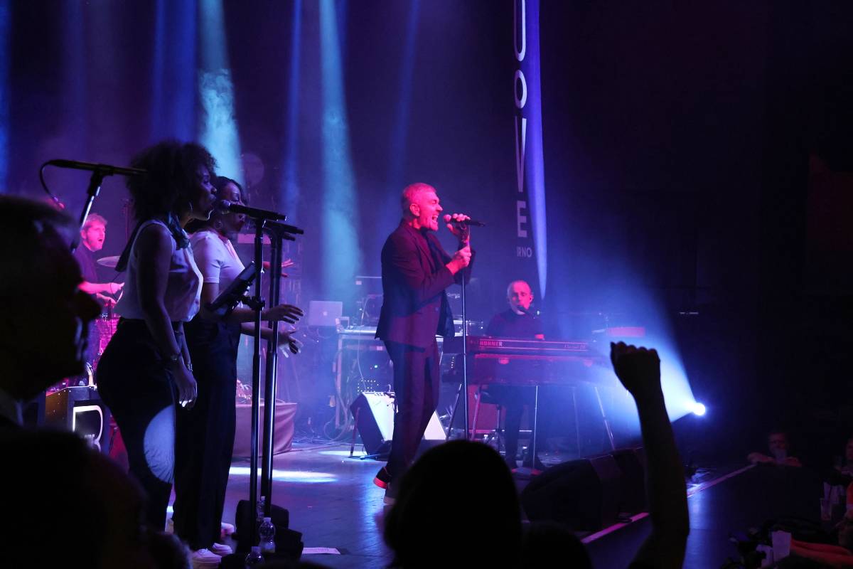 Electro Deluxe se spojili s B-Side Bandem a předvedli v Brně elektrizující show