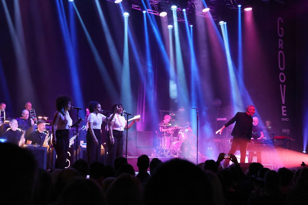 Electro Deluxe se spojili s B-Side Bandem a předvedli v Brně elektrizující show