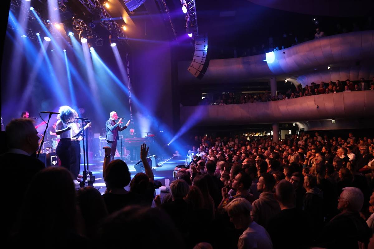 Electro Deluxe se spojili s B-Side Bandem a předvedli v Brně elektrizující show