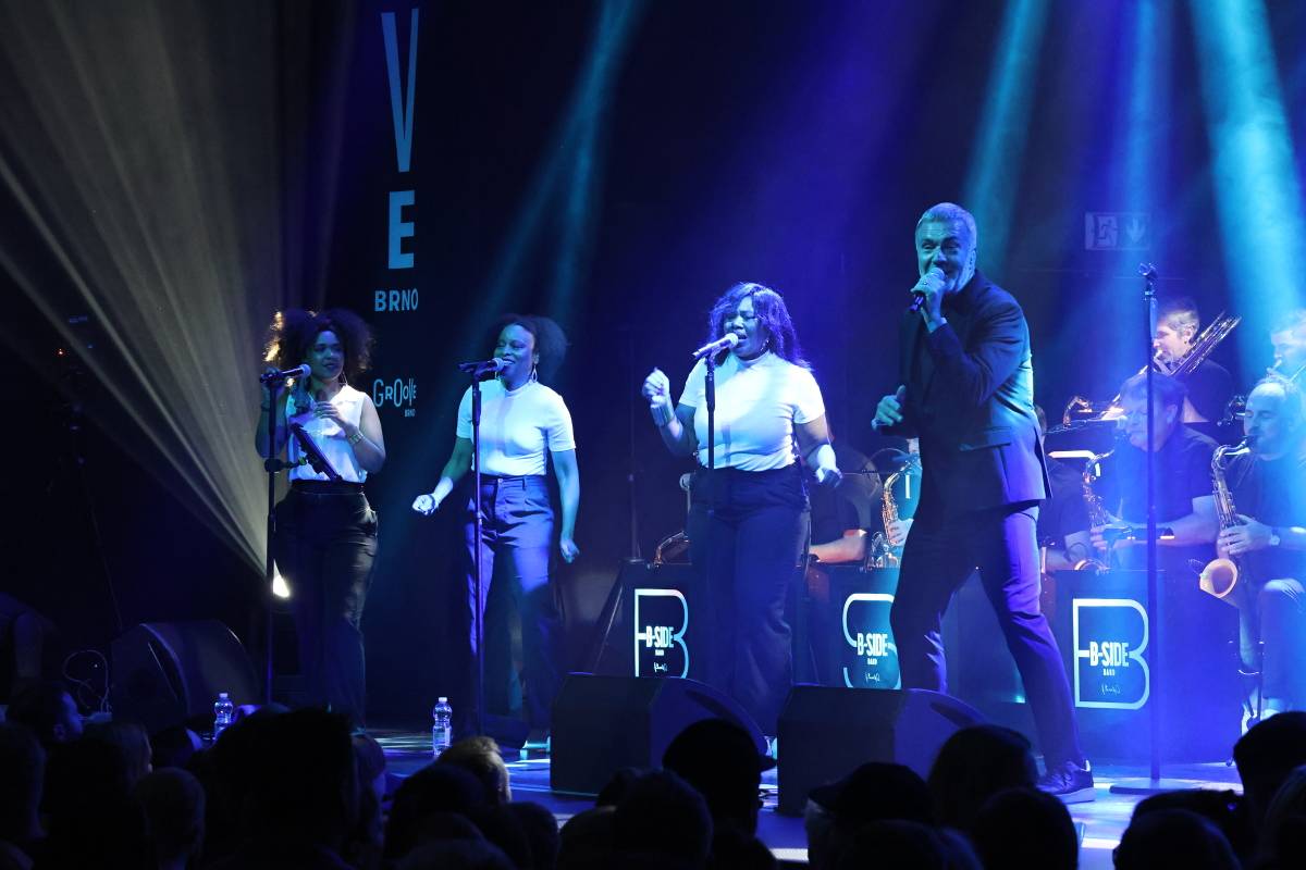 Electro Deluxe se spojili s B-Side Bandem a předvedli v Brně elektrizující show