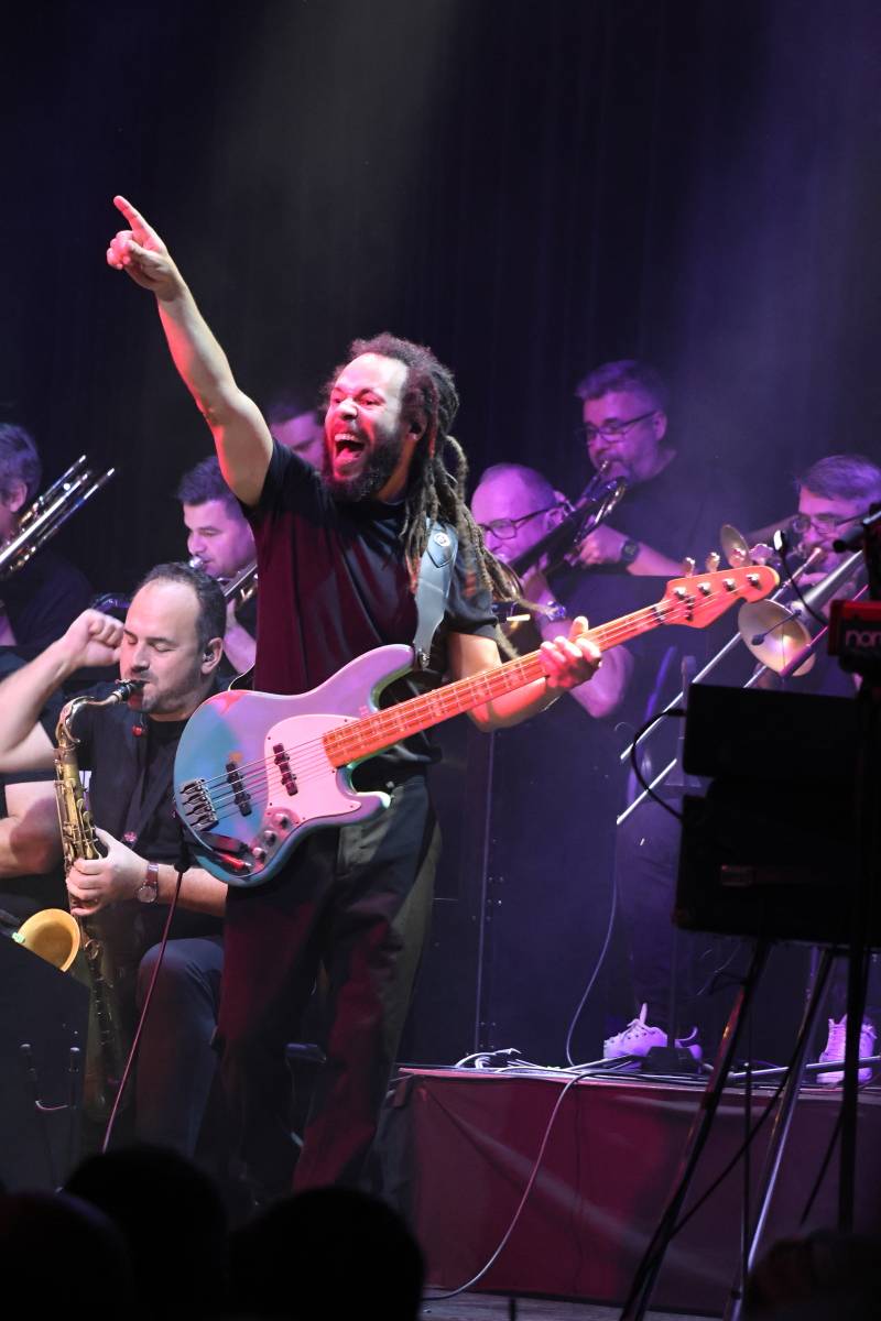 Electro Deluxe se spojili s B-Side Bandem a předvedli v Brně elektrizující show