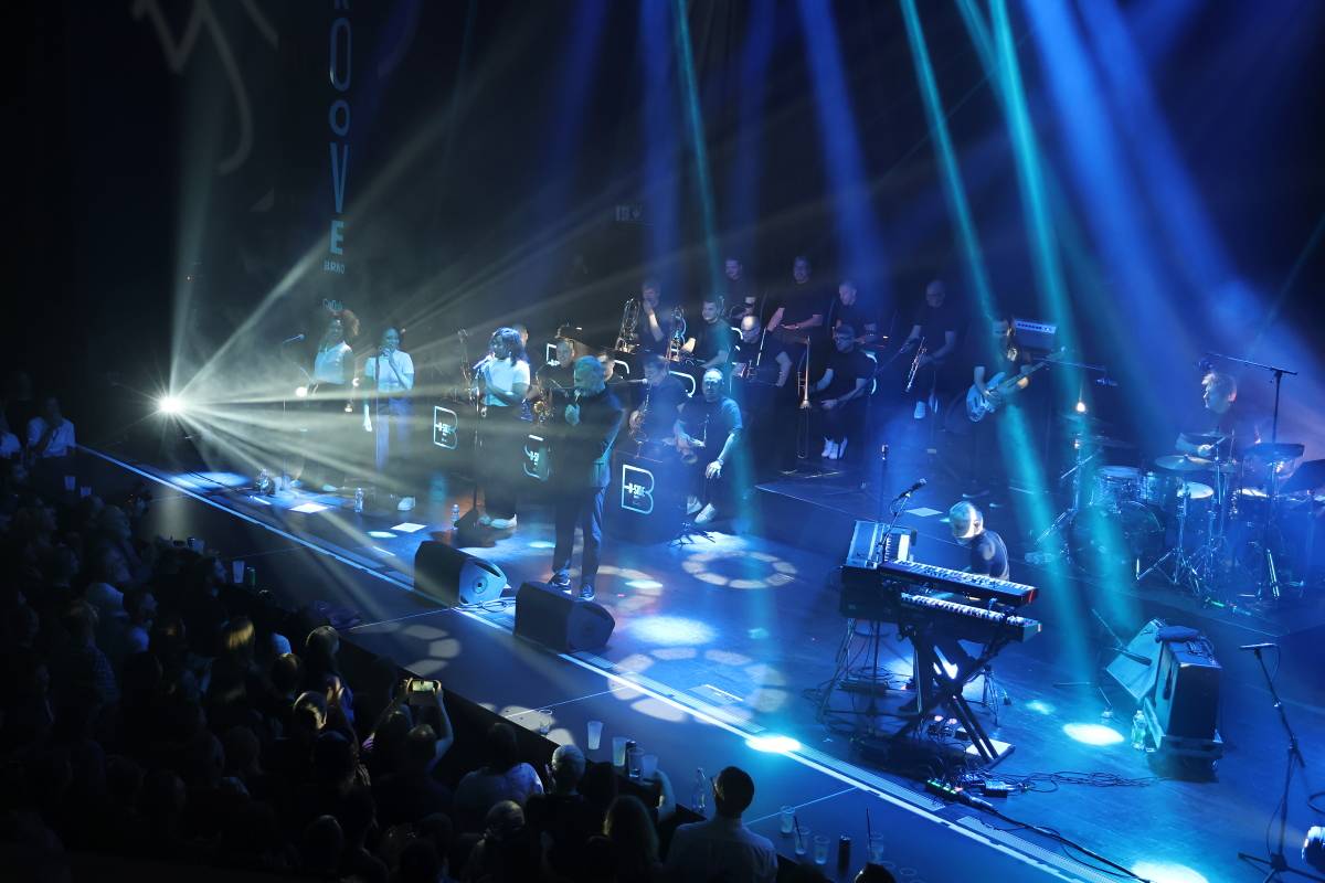 Electro Deluxe se spojili s B-Side Bandem a předvedli v Brně elektrizující show