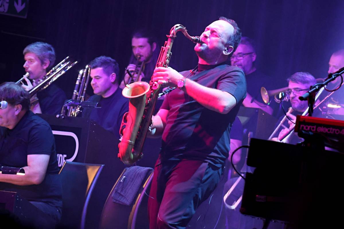 Electro Deluxe se spojili s B-Side Bandem a předvedli v Brně elektrizující show