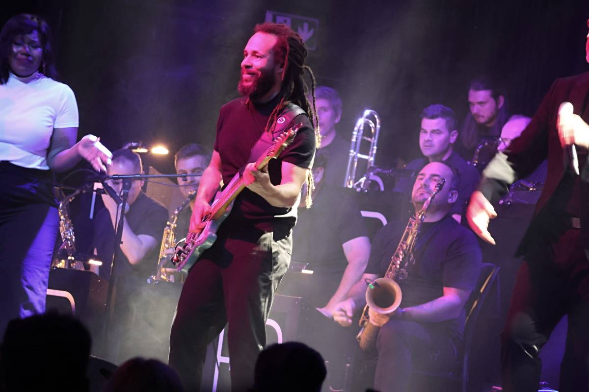 Electro Deluxe se spojili s B-Side Bandem a předvedli v Brně elektrizující show