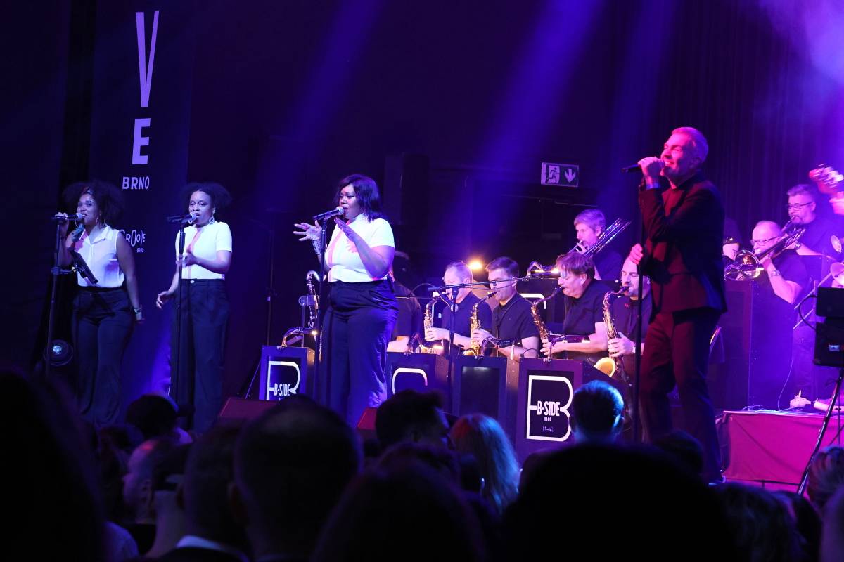 Electro Deluxe se spojili s B-Side Bandem a předvedli v Brně elektrizující show