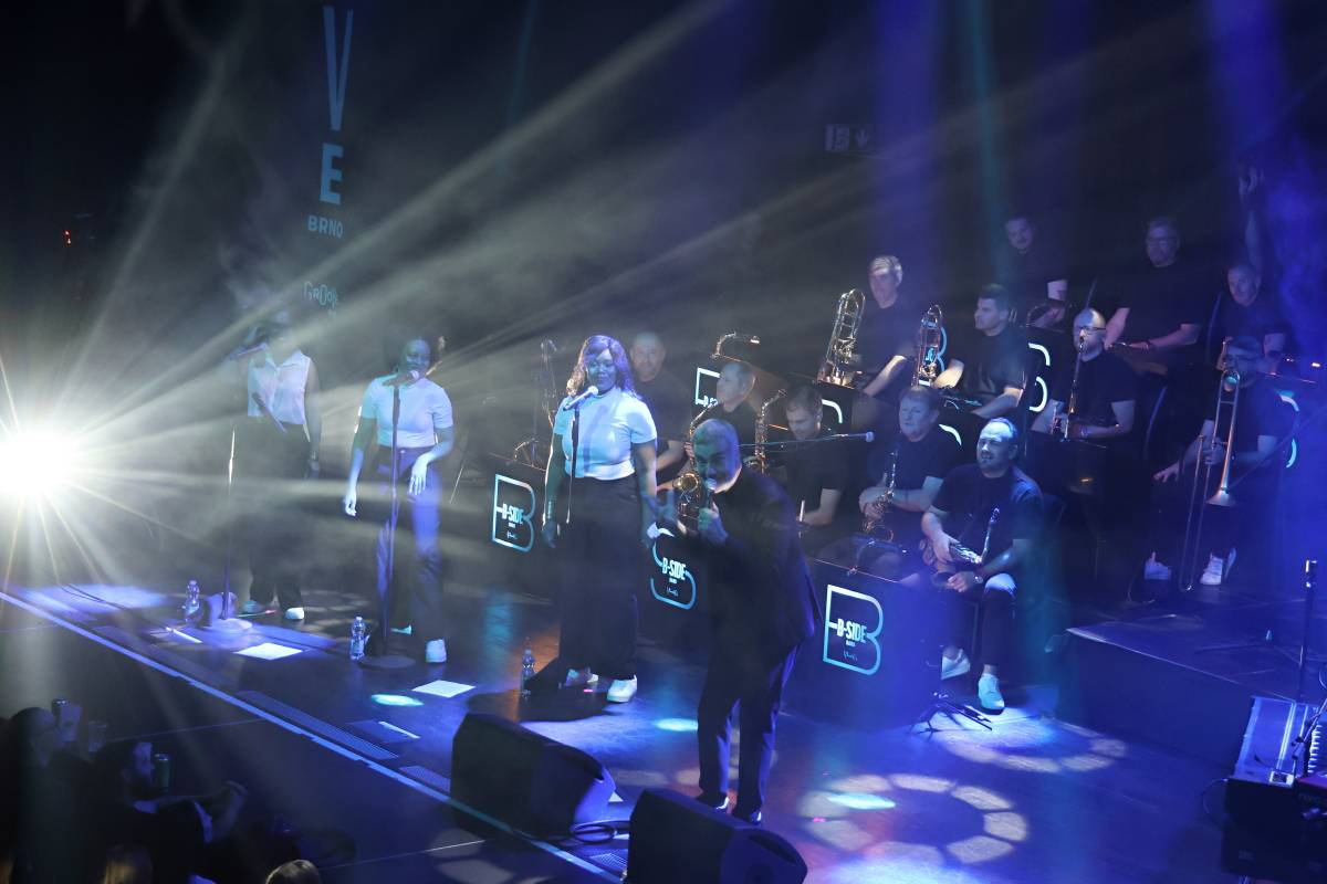 Electro Deluxe se spojili s B-Side Bandem a předvedli v Brně elektrizující show