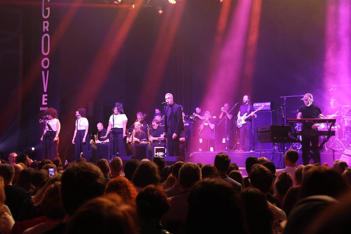 Electro Deluxe se spojili s B-Side Bandem a předvedli v Brně elektrizující show