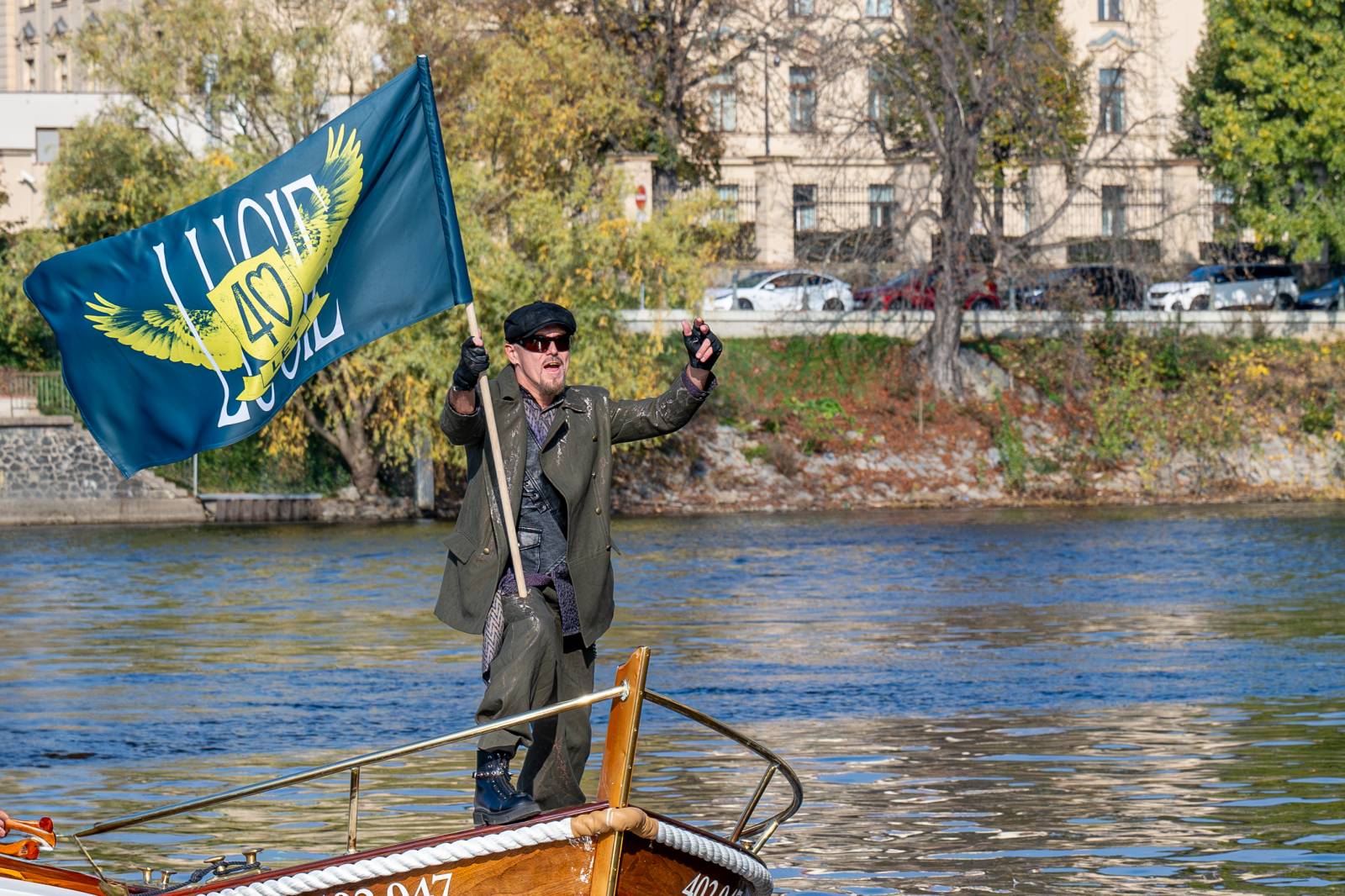 Lucie je zase ve čtyřech. Na lodi v Praze přivítala na palubě Viktora Dyka