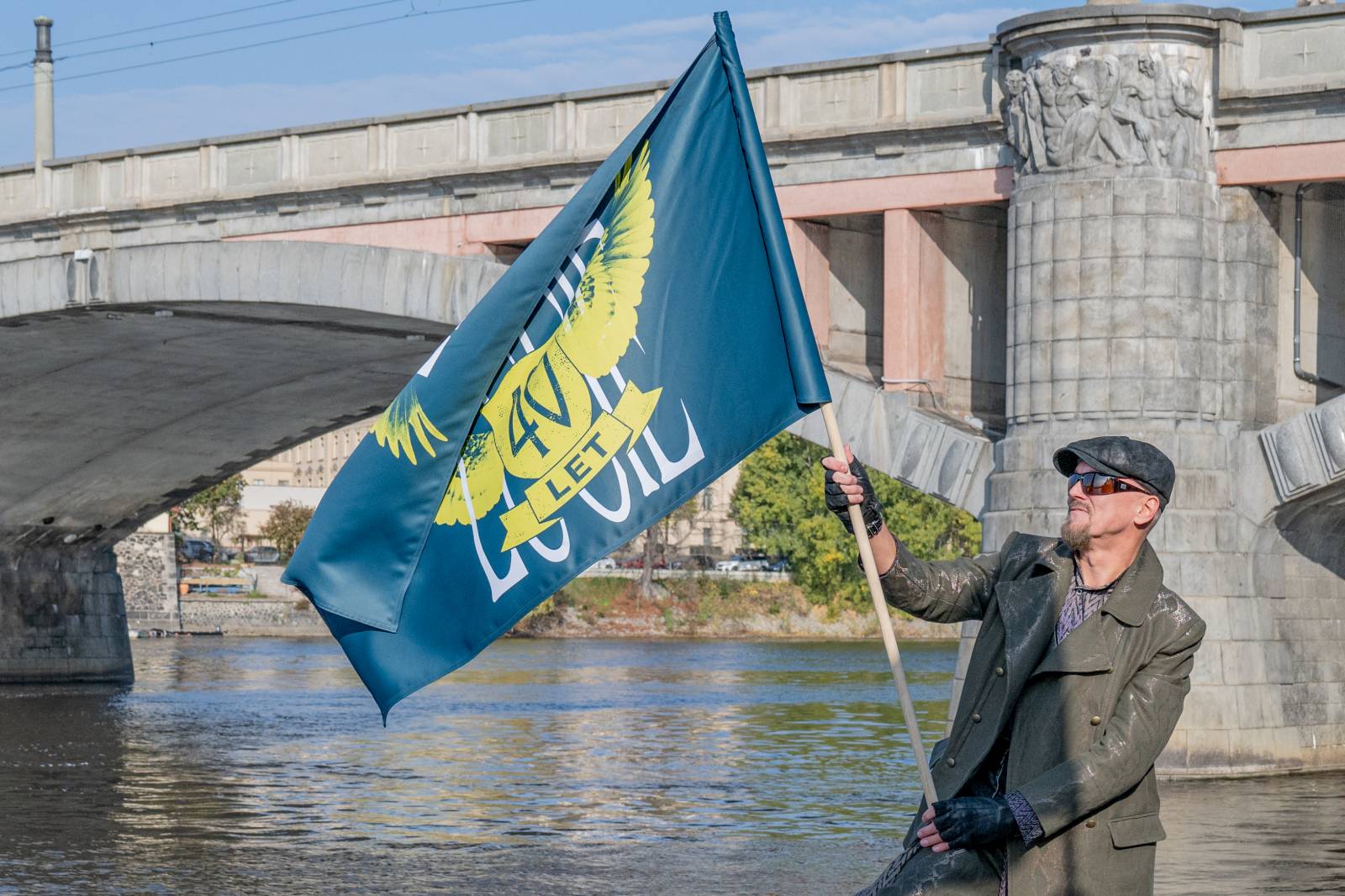 Lucie je zase ve čtyřech. Na lodi v Praze přivítala na palubě Viktora Dyka