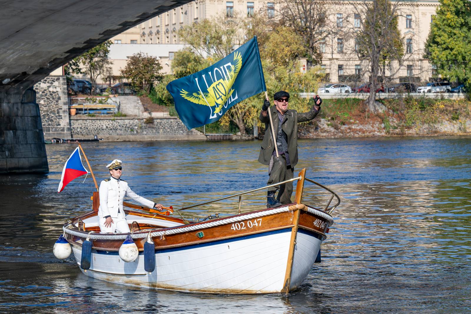 Lucie je zase ve čtyřech. Na lodi v Praze přivítala na palubě Viktora Dyka
