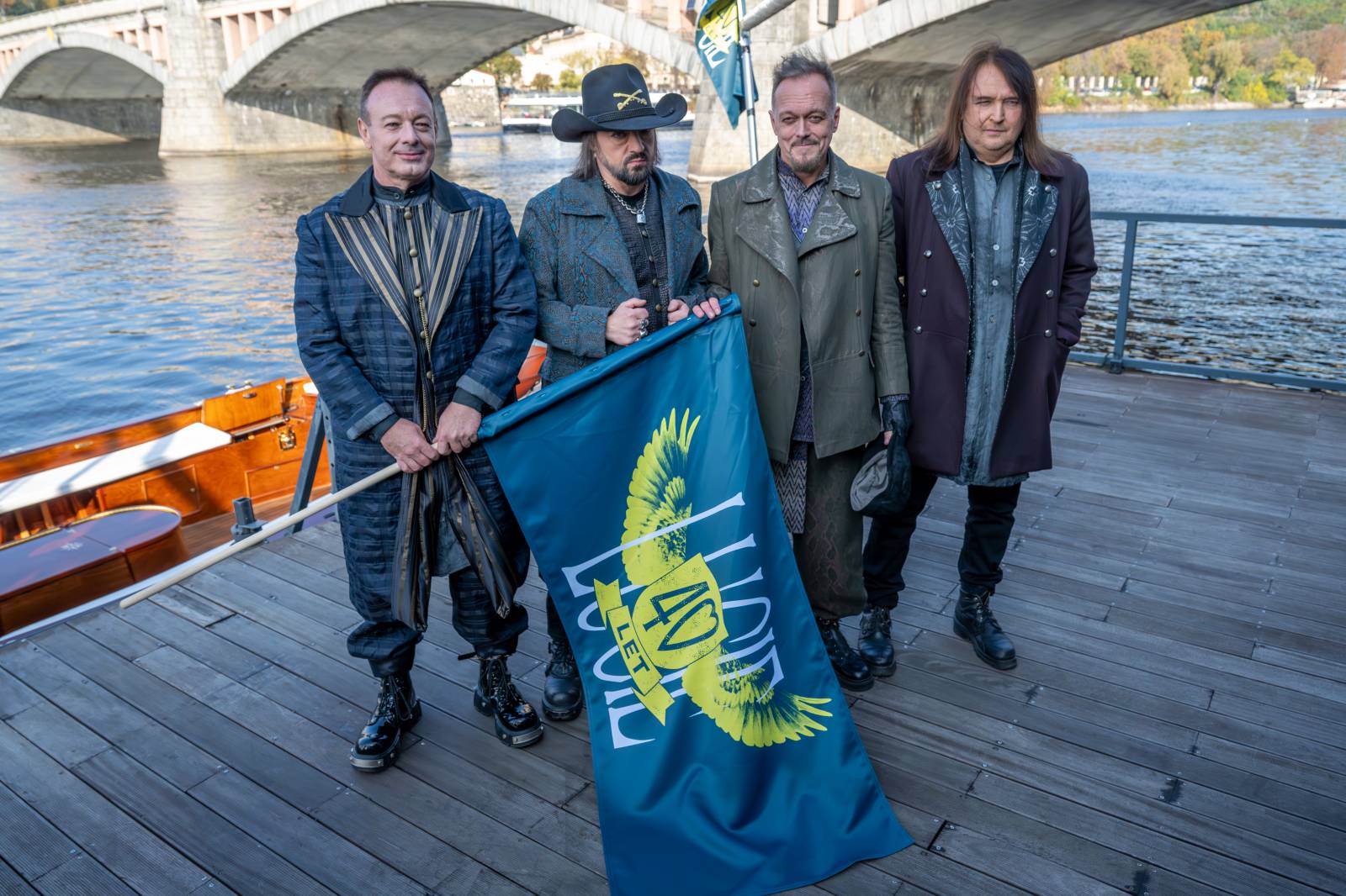 Lucie je zase ve čtyřech. Na lodi v Praze přivítala na palubě Viktora Dyka